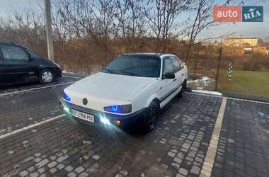 Седан Volkswagen Passat 1988 в Бібрці