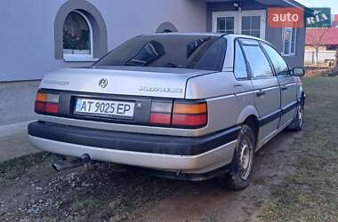 Седан Volkswagen Passat 1989 в Надворной