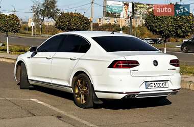 Седан Volkswagen Passat 2015 в 