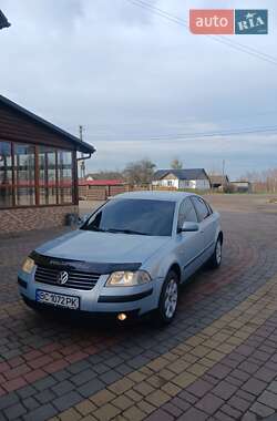 Седан Volkswagen Passat 2001 в Жовкве