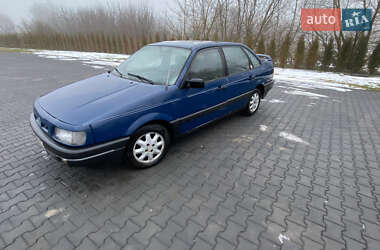 Седан Volkswagen Passat 1989 в Зборове