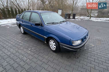 Седан Volkswagen Passat 1989 в Зборове