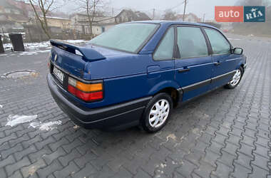 Седан Volkswagen Passat 1989 в Зборове