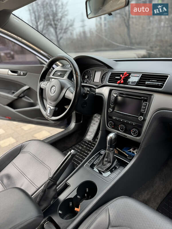 Седан Volkswagen Passat 2015 в Хмельницькому
