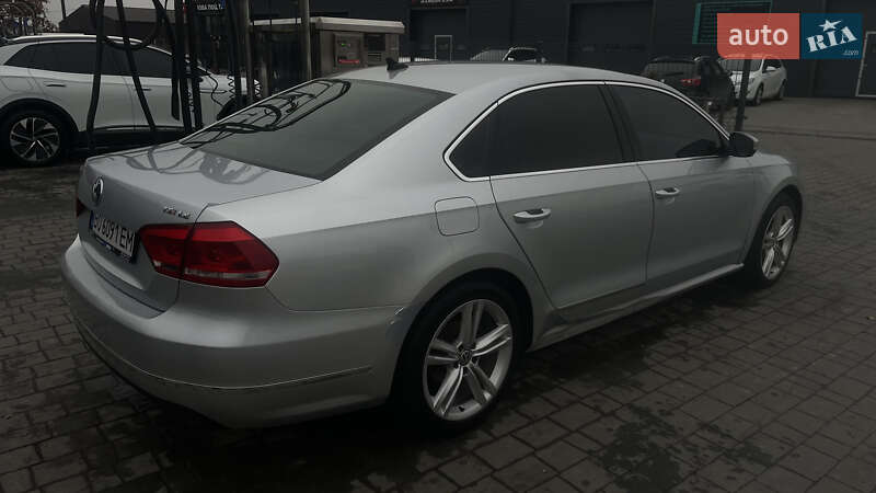 Седан Volkswagen Passat 2014 в Ивано-Франковске