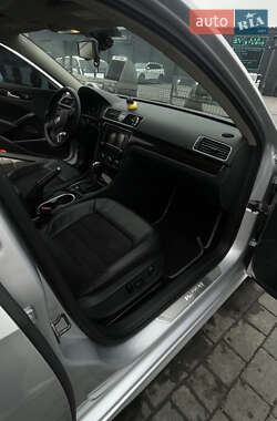 Седан Volkswagen Passat 2014 в 