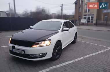 Седан Volkswagen Passat 2012 в Києві