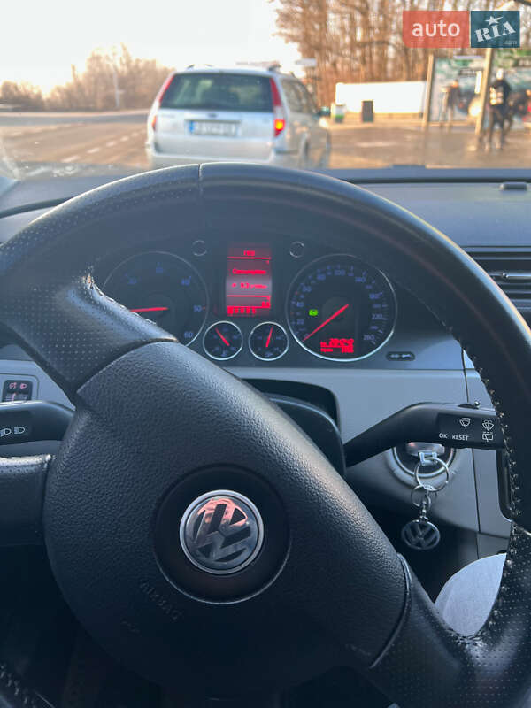 Универсал Volkswagen Passat 2005 в Кельменцах