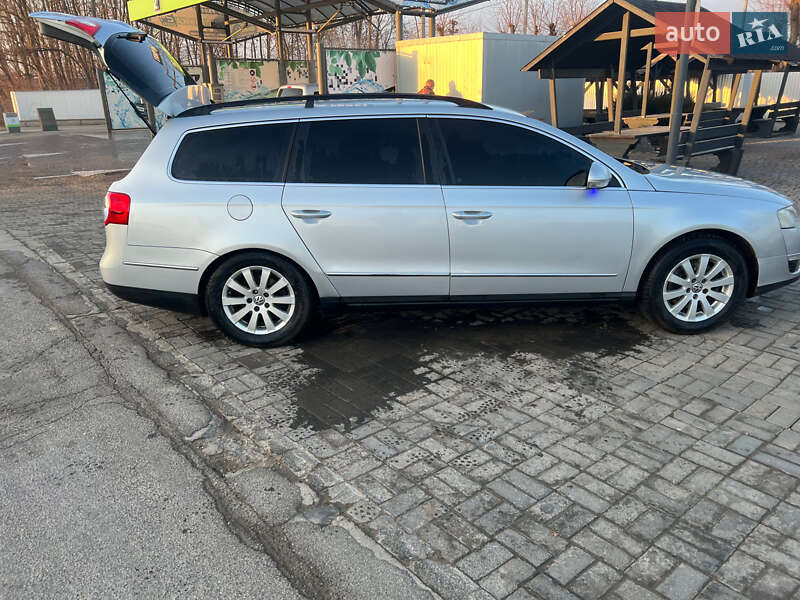 Универсал Volkswagen Passat 2005 в Кельменцах