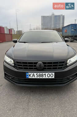 Седан Volkswagen Passat 2016 в Киеве