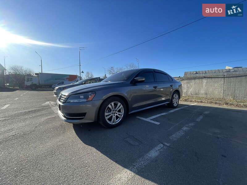 Седан Volkswagen Passat 2013 в Києві
