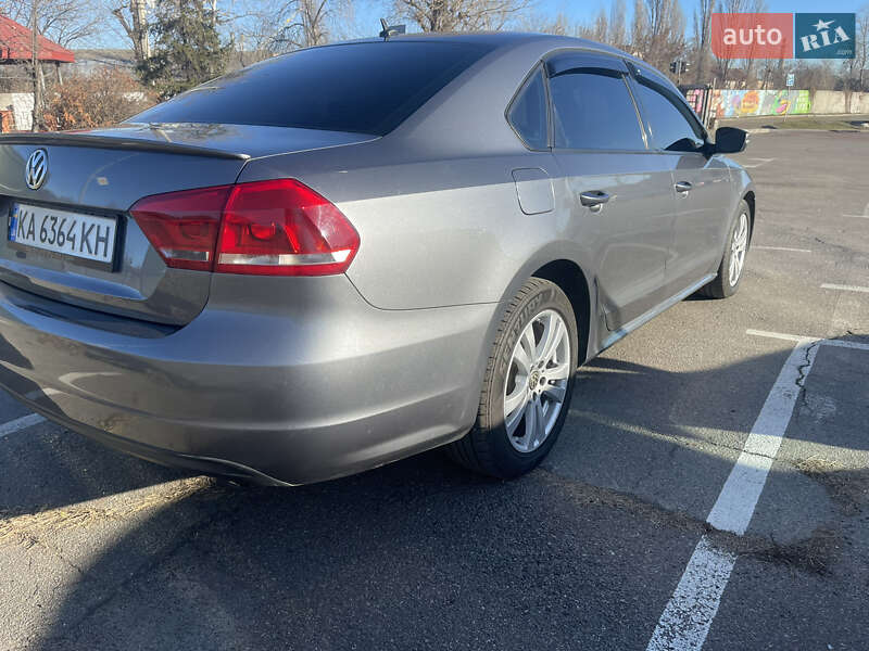 Седан Volkswagen Passat 2013 в Києві
