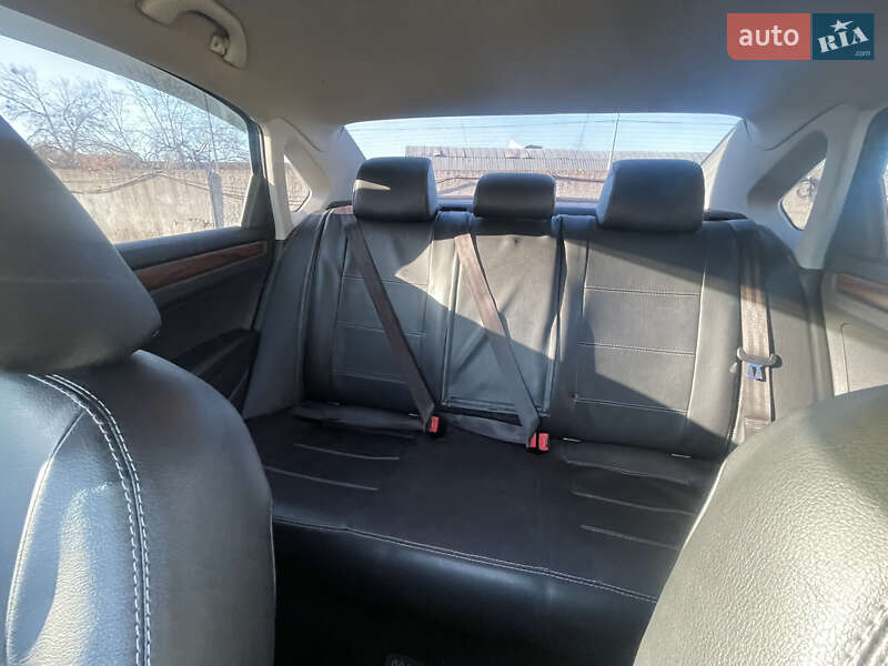 Седан Volkswagen Passat 2013 в Києві