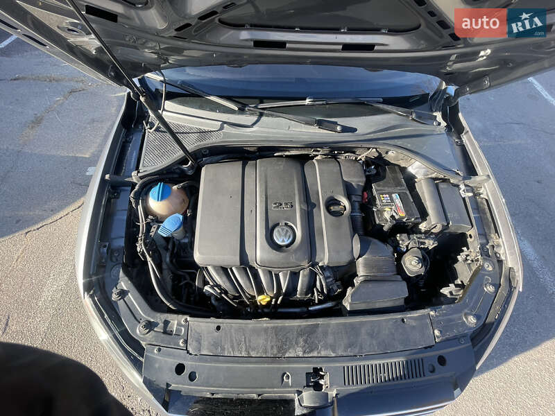 Седан Volkswagen Passat 2013 в Києві