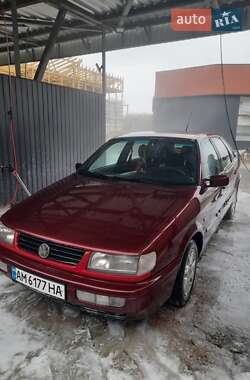 Седан Volkswagen Passat 1996 в Овруче