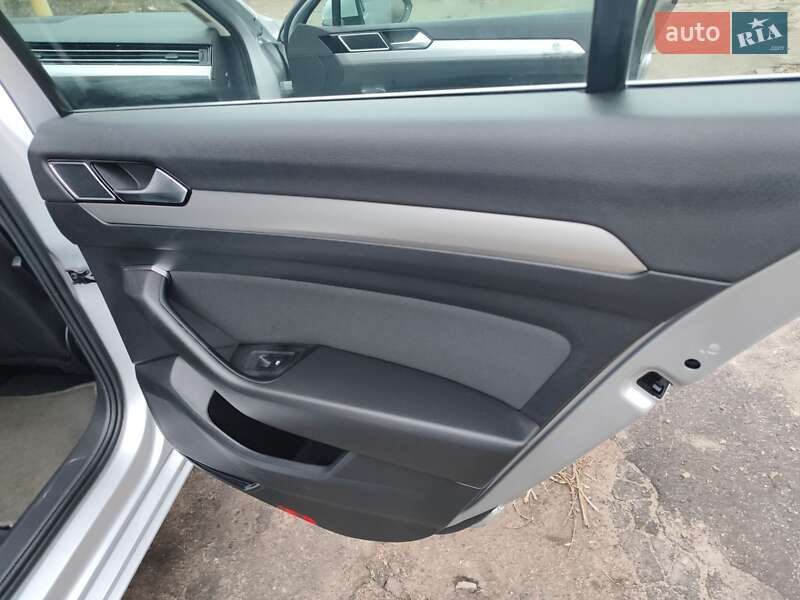 Универсал Volkswagen Passat 2018 в Каменском