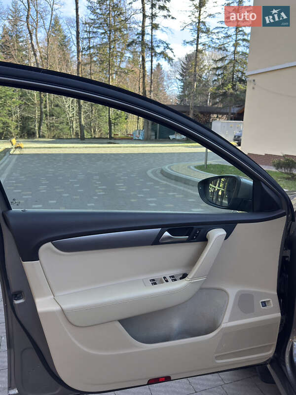 Седан Volkswagen Passat 2011 в Дрогобыче