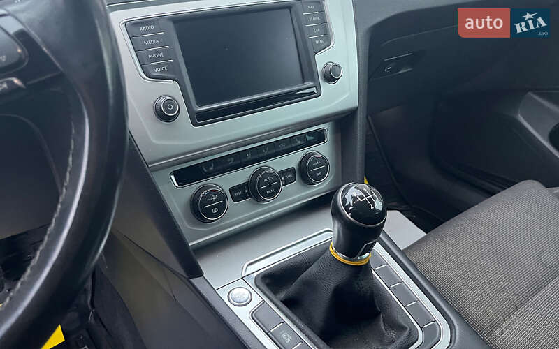 Универсал Volkswagen Passat 2015 в Стрые