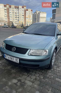 Седан Volkswagen Passat 1998 в Тисмениці