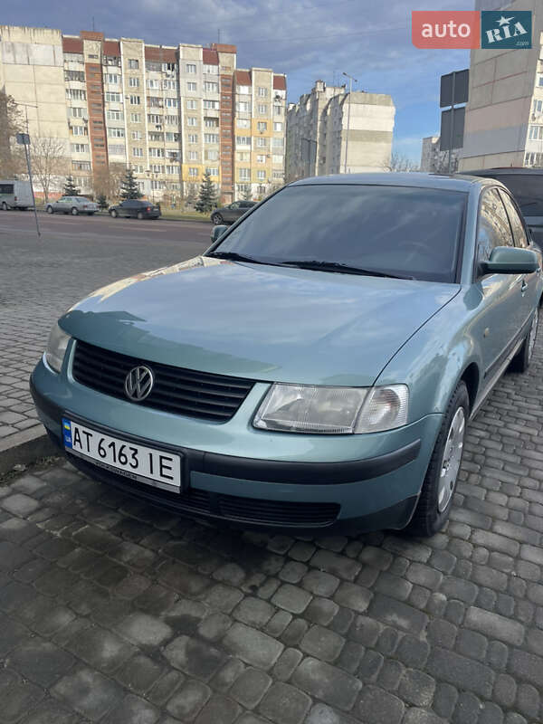 Седан Volkswagen Passat 1998 в Тисмениці