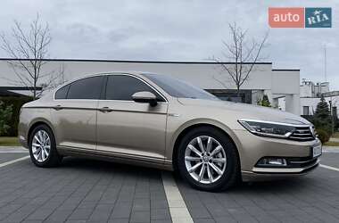 Седан Volkswagen Passat 2016 в Мукачево