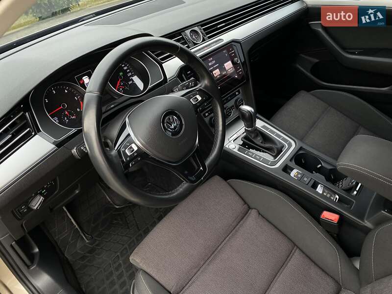 Седан Volkswagen Passat 2016 в Мукачево