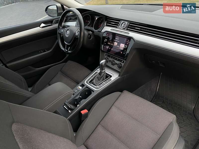 Седан Volkswagen Passat 2016 в Мукачево
