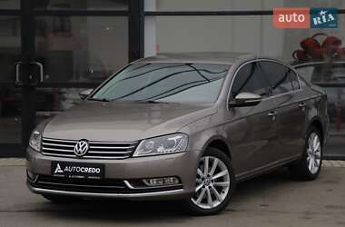 Седан Volkswagen Passat 2011 в Харкові