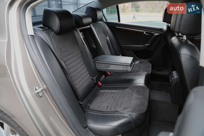 Седан Volkswagen Passat 2011 в Харькове