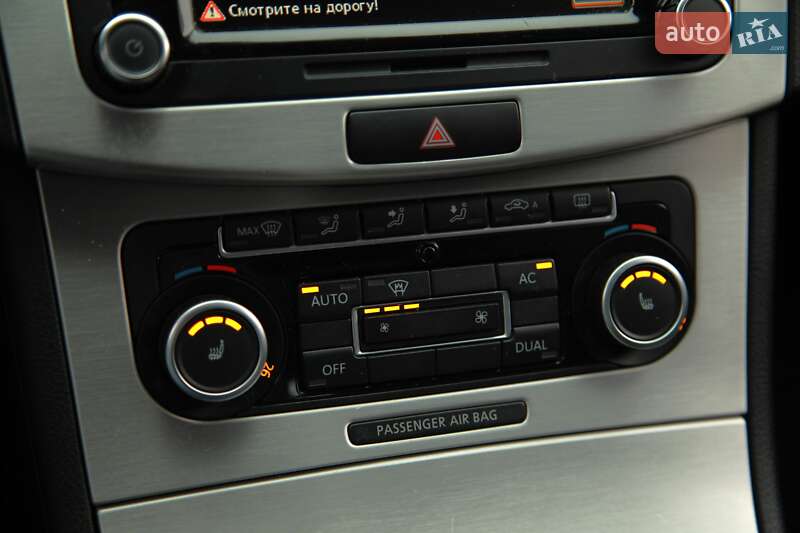 Седан Volkswagen Passat 2011 в Харькове