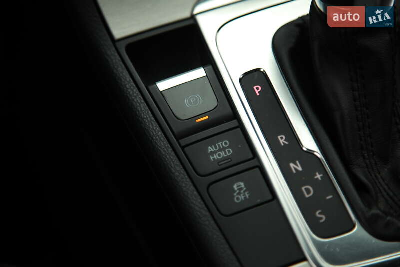 Седан Volkswagen Passat 2011 в Харькове
