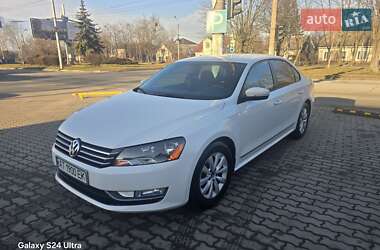 Седан Volkswagen Passat 2012 в Черновцах