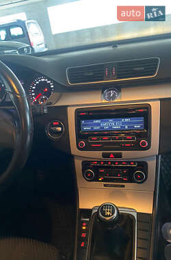 Седан Volkswagen Passat 2011 в 
