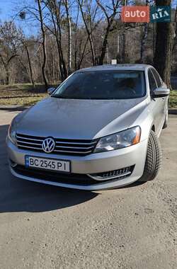 Седан Volkswagen Passat 2012 в Львові