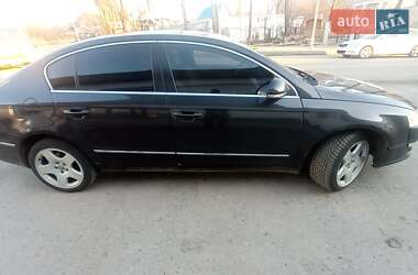 Седан Volkswagen Passat 2005 в Ужгороді