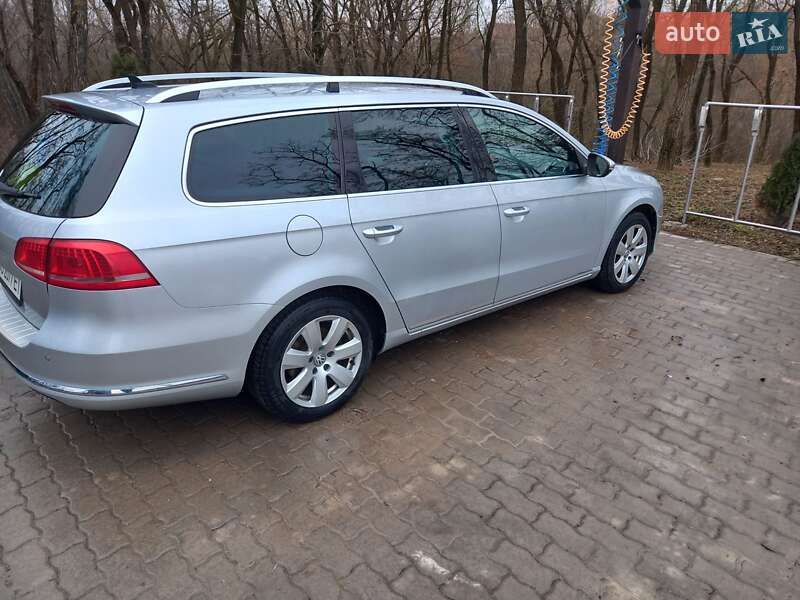 Универсал Volkswagen Passat 2012 в Хоросткове