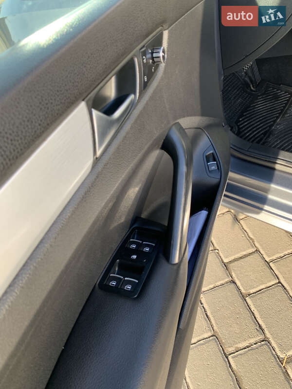 Седан Volkswagen Passat 2011 в Львове