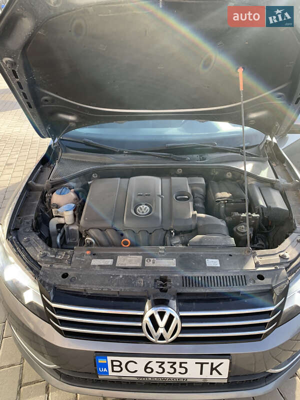 Седан Volkswagen Passat 2011 в Львове