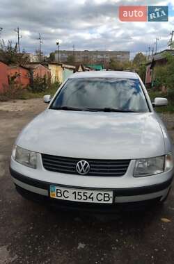 Седан Volkswagen Passat 2000 в Стрию