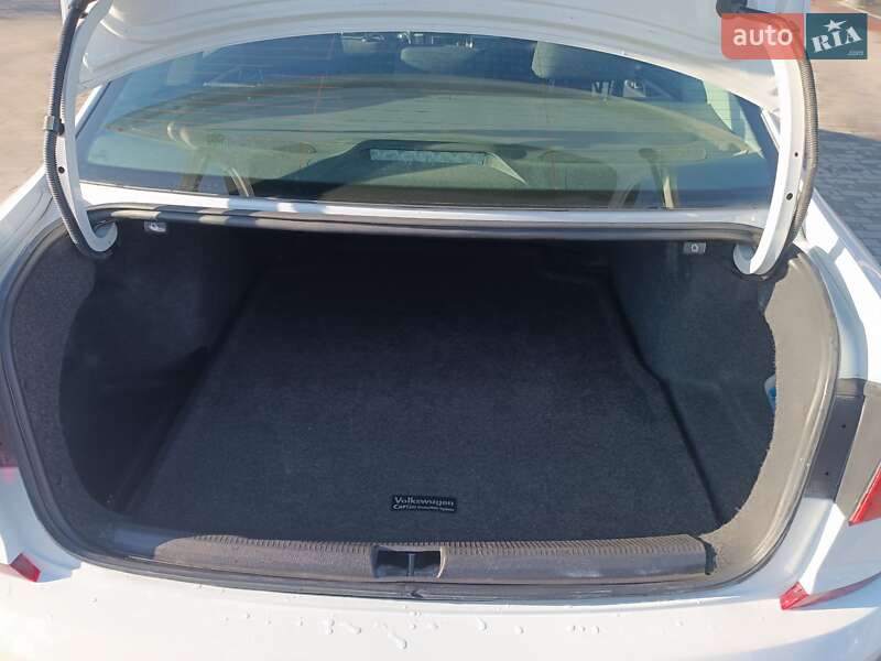 Седан Volkswagen Passat 2016 в Ровно