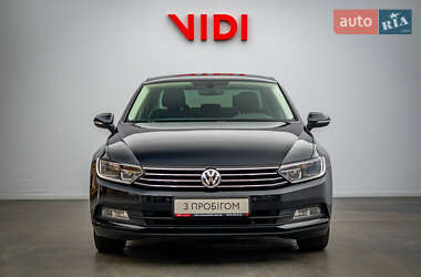 Седан Volkswagen Passat 2018 в Киеве