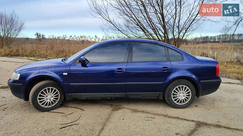 Седан Volkswagen Passat 2000 в Острозі