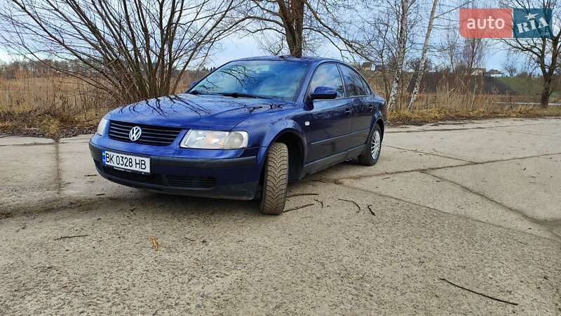 Седан Volkswagen Passat 2000 в Острозі