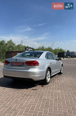 Седан Volkswagen Passat 2013 в Ровно