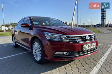 Седан Volkswagen Passat 2015 в Луцке