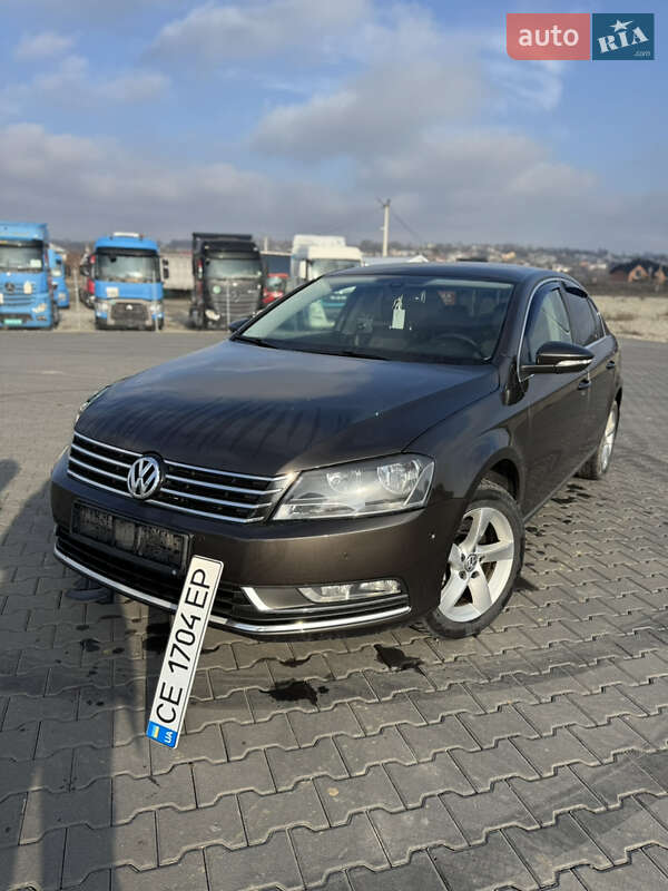 Седан Volkswagen Passat 2012 в Черновцах