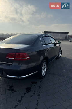 Седан Volkswagen Passat 2012 в Черновцах