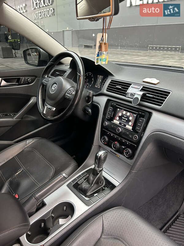 Седан Volkswagen Passat 2013 в Києві