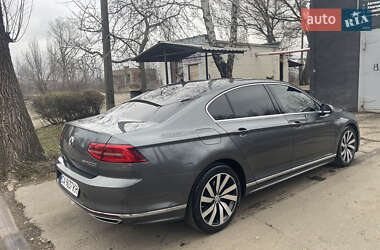 Седан Volkswagen Passat 2016 в Киеве