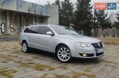 Універсал Volkswagen Passat 2010 в Житомирі